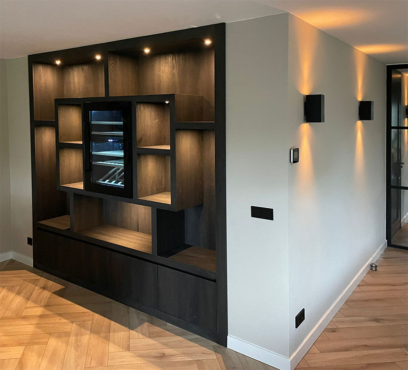 Maatwerk wandkast met wijnklimaatkast